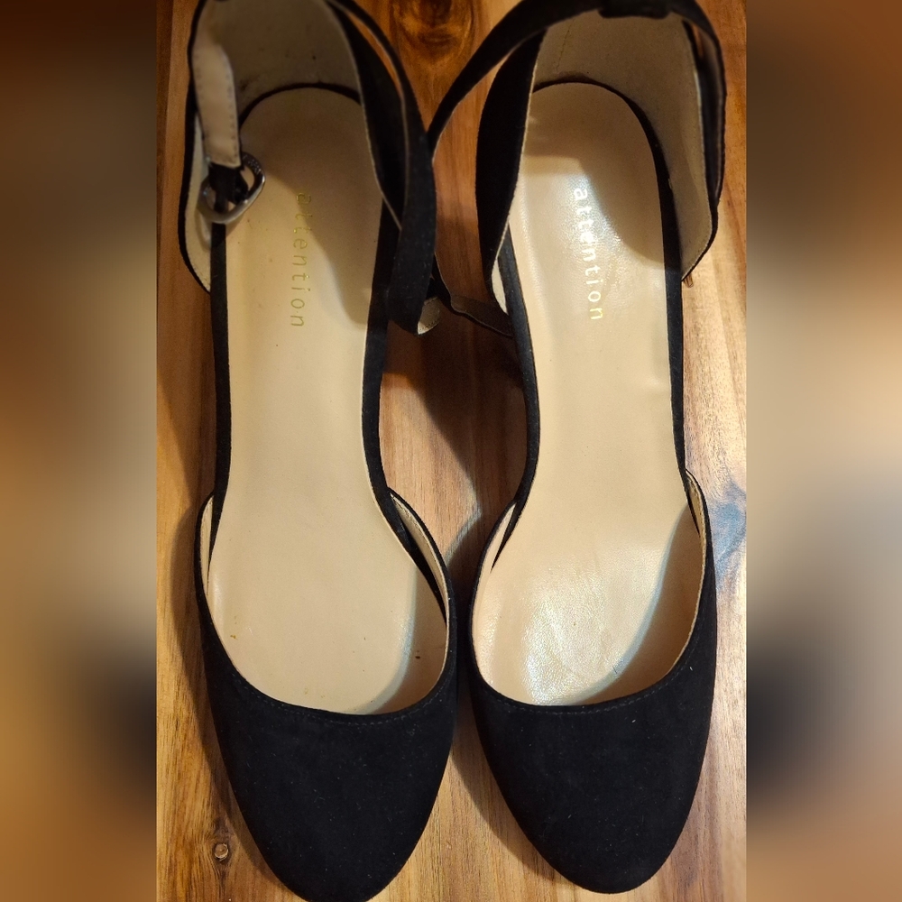 Attention Women's Heel Shoes Black Pre-Owned Size 7M 38.5